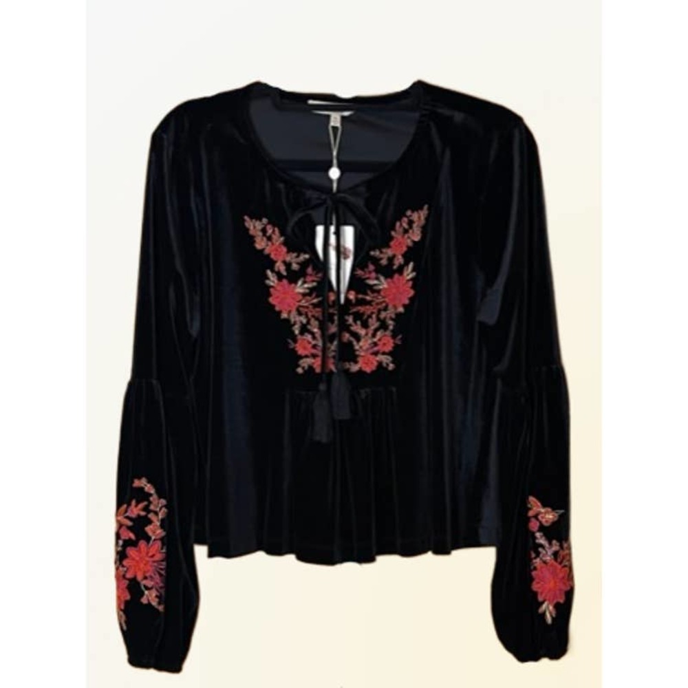 NWT Chelsea & Violet Black Velvet Embroidered Top Size Medium
